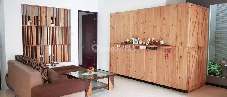 Dijual Rumah 2 Lantai Minimalis Modern Semi Furnished Siap Huni Lokasi di Sayap Pasteur Bandung 1