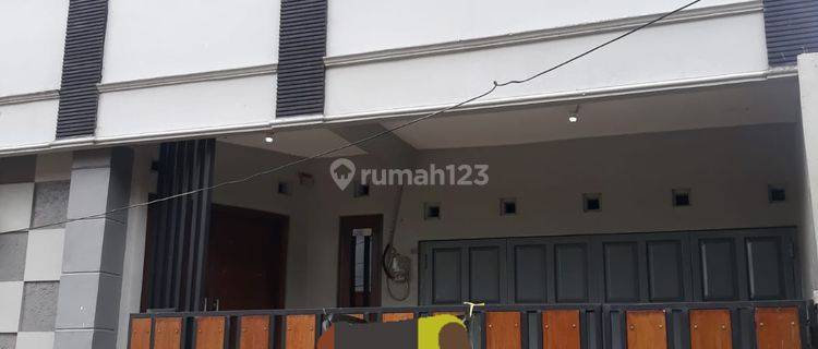 Mr 063308 Disewakan Rumah Bagus 2lt Di Tengah Kota 1