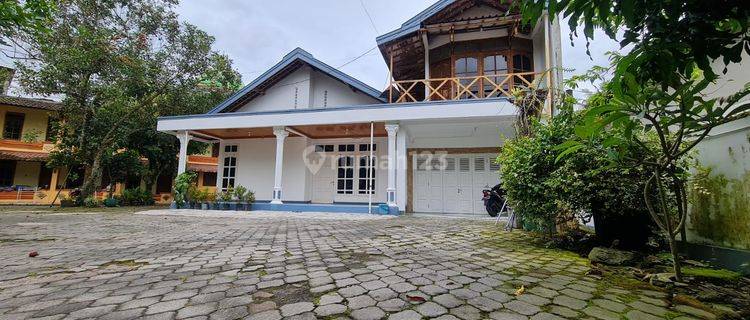 Mr 063319 Disewakan Rumah Dengan Pekarangan Yang Luas Dalam Rr Utara, 10 Menit Ke Ugm 1