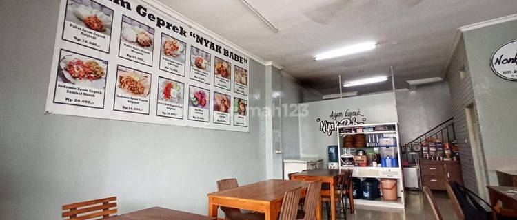 Ruko 2 Lantai Siap Pakai Cocok Bisnis Kuliner Bangunan Rapi 1