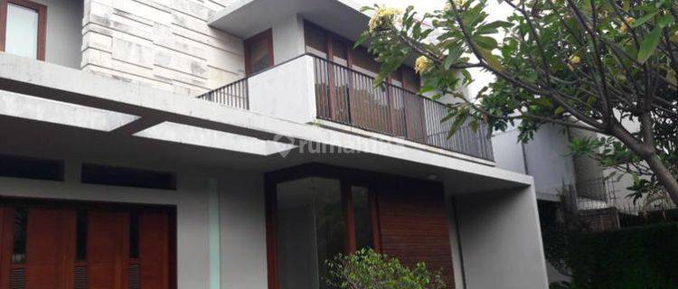 Rumah 4BR Dengan Swimming Pool di Menteng Dalam Jakarta Selatan 1