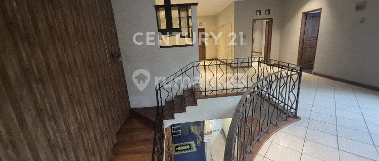 Rumah di Sayap Dago Mainroad Jl Sulanjana Strategis 1