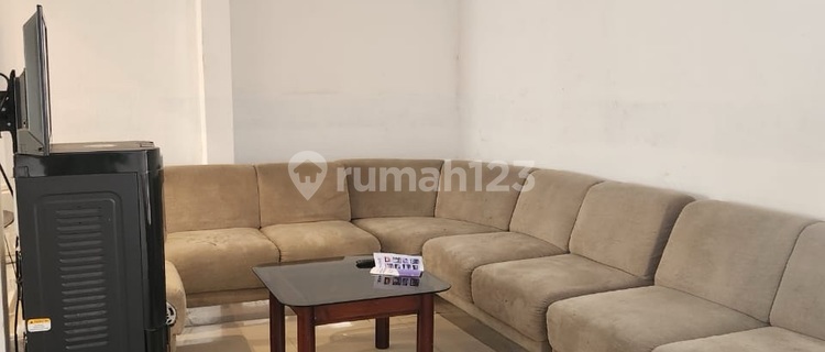 Shop House for Sale on Main Road Surapati Strategic Location Okay 1