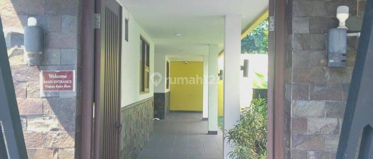 Rumah untuk Kantor. Furnished. Halaman parkir luas mobil 12 motor 15. Lokasi Kuningan. Kecamatan Setiabudi.  1