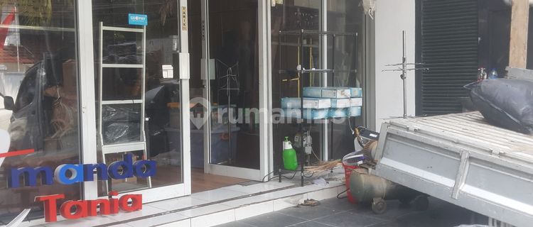 Disewakan Bangunan 3 lantai di Jalan tebet barat dalam 1