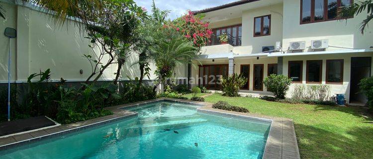 MODERN AND BEAUTIFUL HOUSE AT KEMANG JAKARTA SELATAN 1