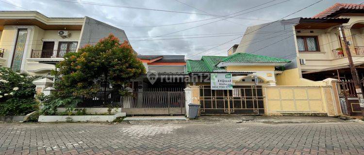 Dijual Rumah Kompleks Lili Jl. Boulevard 1