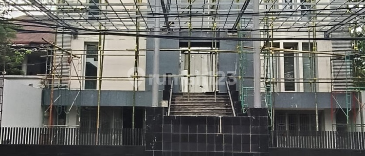 Disewakan Gedung Lokasi Strategis Jl. Haji Bau 1