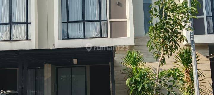 Rumah Full Furnished Northwest Park Lake Citraland Surabaya Barat 1