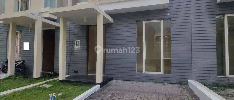 Rumah Northwest Park Lake Central Hill Citraland Surabaya Barat 1