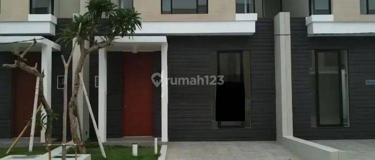 Rumah Northwest Lake Park Central Hill Citraland Surabaya Barat 1