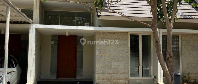 Rumah Semi Furnished Northwest Park Lake Citraland Surabaya Barat 1