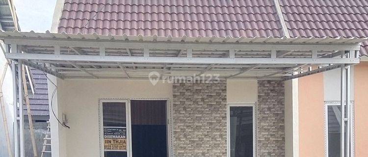 Disewakan Rumah Cluster Mutiara Gading City Dekat Harapan Indah Bekasi 

 1