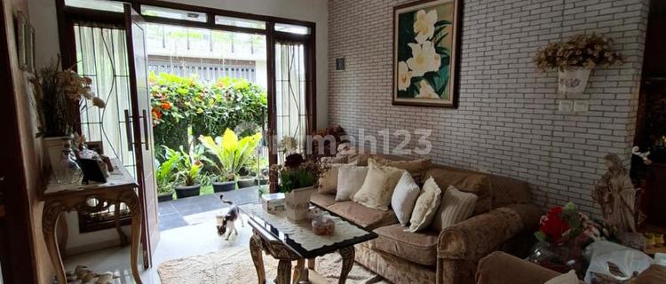 For Sale, Ready-to-Occupy House in Sayap Setraduta, Bandung 1