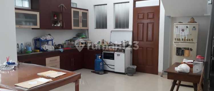 Jual Rumah 2 Lantai Di Komplek Singgasana Pradana Bandung 1