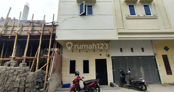 Dijual Rumah Komple Siap Huni Daerah  Krakatau - Sutomo 1