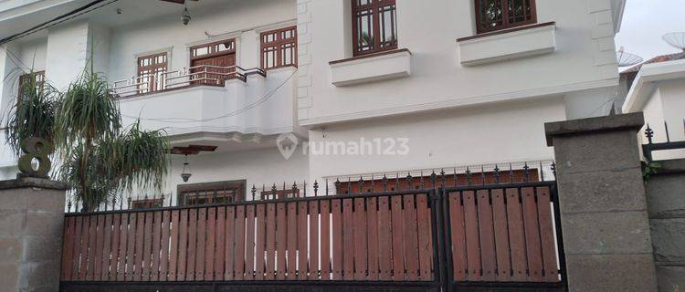 Dijual Rumah Mewah Siap Huni Tengah Kota di Daerah Polonia  1