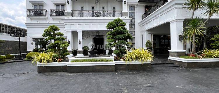 Rumah Mewah Full Furnish Private Dalam Komplek 1