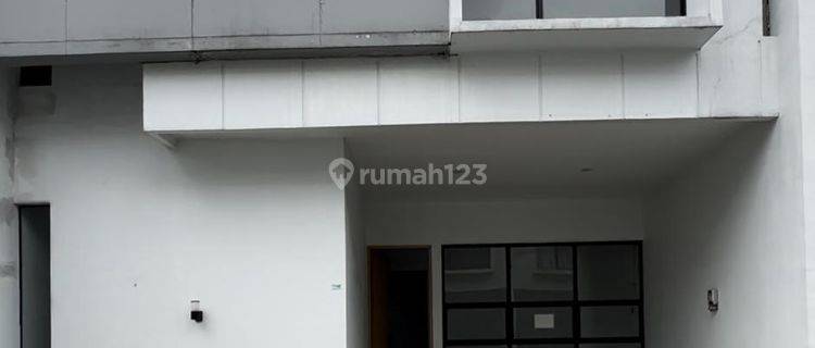 Dijual Rumah 2.5 Lantai Siap Huni di Daerah Ringroad 1