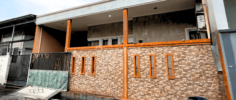 Rumah Dilengkapi AC Tiap Kamar Dekat Stasiun Poncol di Tanah Mas 1