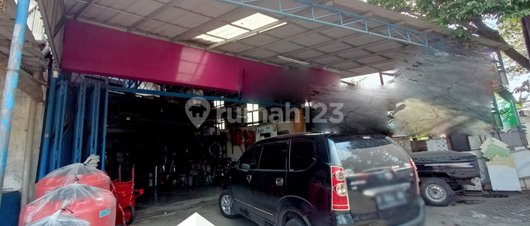 FOR SALE 3-Story Shop House with Swiftlet Nest Near Gayamsari Toll Gate on Soekarno Hatta Street, Semarang 1