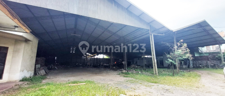 Ready-to-Use Dry Warehouse on the Side of Kaligawe Genuk Highway 1