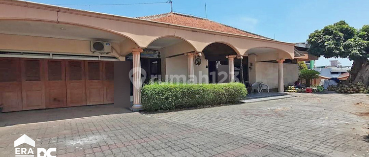 Rumah Dengan Halaman Luas Dekat Java Mall Wonodri Semarang 1