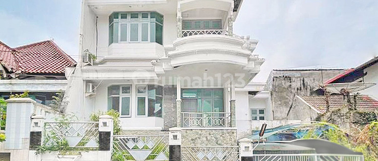 Luxurious 2-Story Permata Semeru House Near Akpol Semarang 1