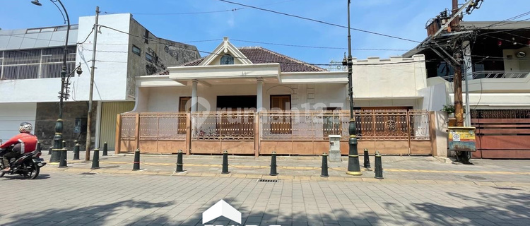 Roadside House Suitable For Cafe In Old Town Central Semarang 1