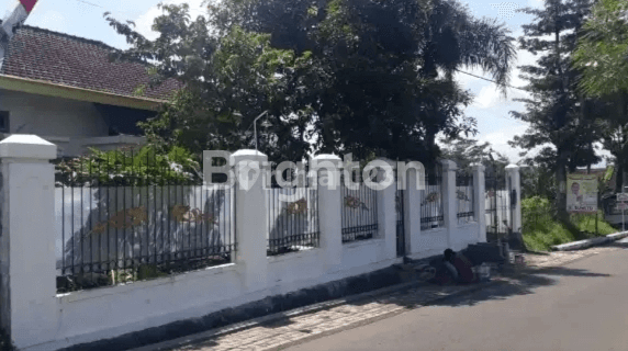 RUMAH LUAS PINGGIR JALAN DESA KEPUHARJO, KARANGPLOSO - MALANG 1