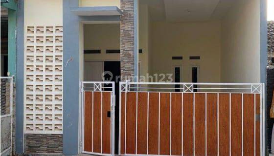 Rumah rapih baru renovasi di villa gading harapan Bekasi  1