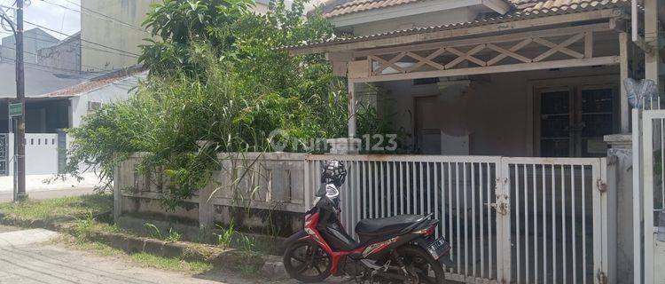 Rumah Huk Perlu Renovasi Sektor 6 Gading Serpong Dijual Cepat 1