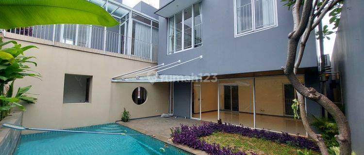 Rumah Modern Minimalis 4 Kamar Interior Mewah Ada Kolam Dan Attic 1