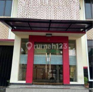 Rumah Kost nyaman 3 lantai, SHM, Bagus 1