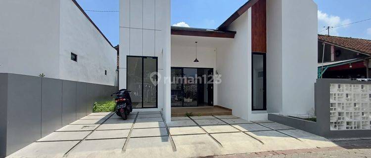 Jual Rumah Semi Furnished di Sleman Dekat Sleman City Hall 1