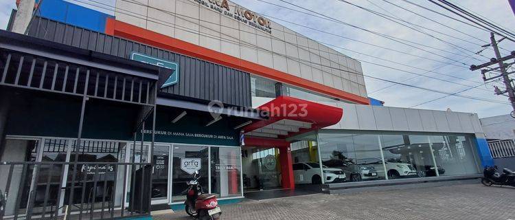 Showroom Strategis Dijual di Tepi Jalan Utama Dekat Kids Fun 1