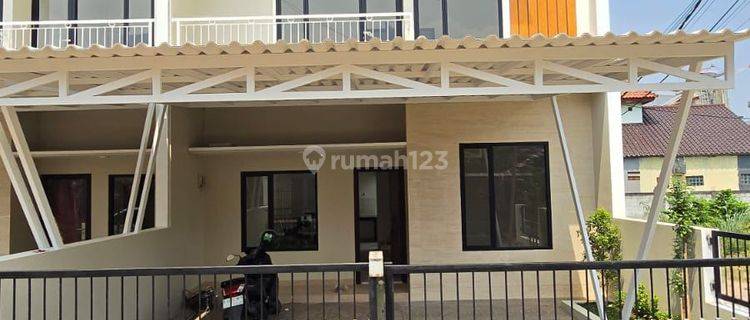 Rumah Mewah 2lantai Letak Strategis Dekat Jalan Utama 1