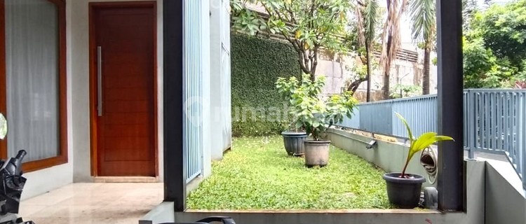 Modern Minimalist House with Attic Room and Rooftop 9404 1