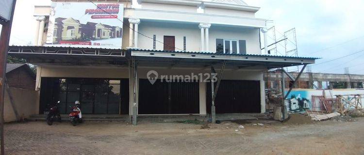 Ruko baru dengan desain modern sisa  3 unit lokasi strategis bojong kajen pekalongan SHM 1