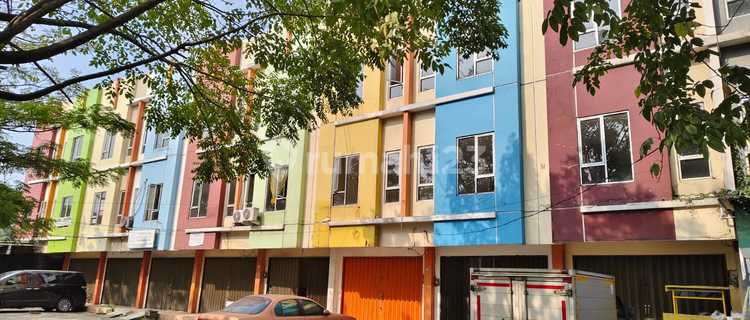3-Storey Ready-to-Occupy Shop House in Karawaci 1