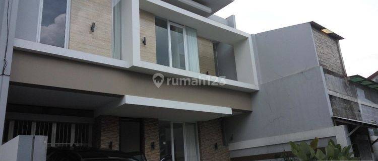 Rumah Modern Minimalis, Elite Dan Terawat Siap Huni di Setra Duta 1