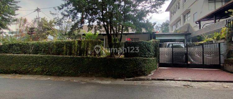 Di Jual Rumah Tua Terawat di Bukit Dago Selatan Siap Huni Halaman Luas 1