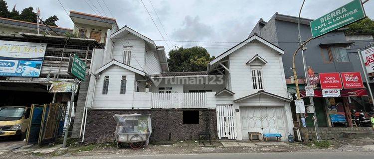 Rumah Minimalis Mainroad di Dago Resort Siap Huni Udara Sejuk  1