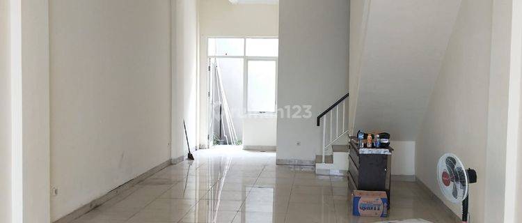 Yun 28.04 Disewakan Ruko 2,5 Lantai Mutiara Taman Palem 1