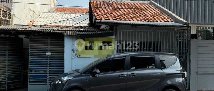 Disewakan Cepat Rumah Tua Luas 202 m2 Di Kedoya Min. 2 Thn 1