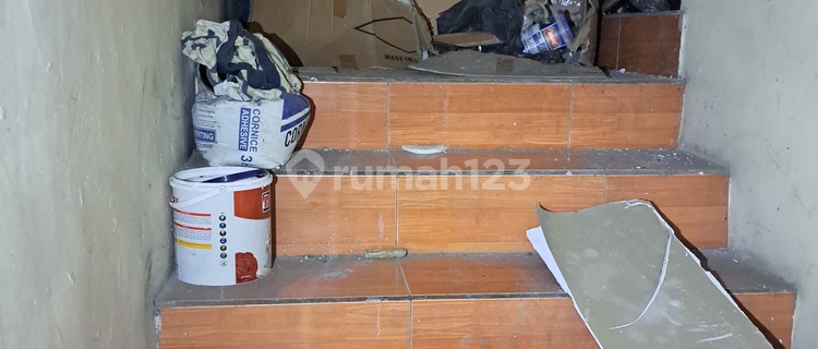 Disewakan Ruang Usaha (Kios) di Jalan Prof. Dr. Satrio 126 m² HGB Butuh Renovasi 1