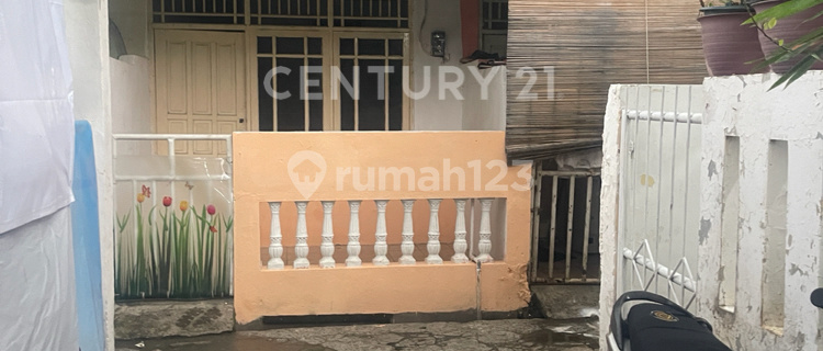 Rented House with 10 Doors, Revenue 18 Million/Month in Pramuka 1