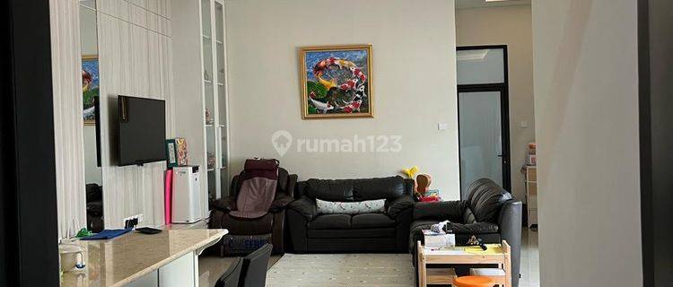 Rumah Istimewa Semi Furnished Singgasana Pradana 1