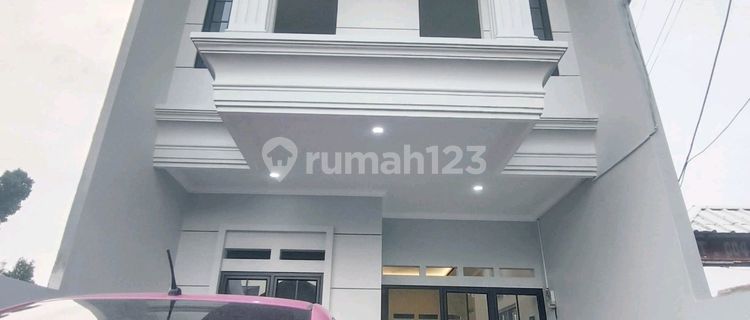 Rumah Mewah 2 Lantai Dekat Tol Juanda Depok 1