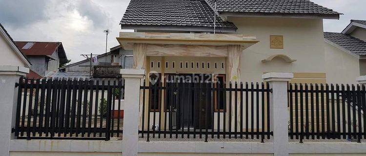 Rumah Jalan Komyos Soedarso Jeruju Gg Tengkawang Komplek Golden Indah, Pontianak Barat 1